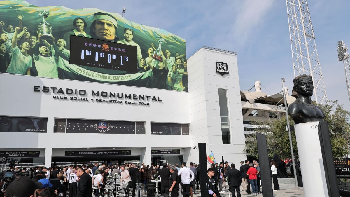 Colo Colo alzó la voz tras el hallazgo de cientos de fuegos artificiales en el Estadio Monumental