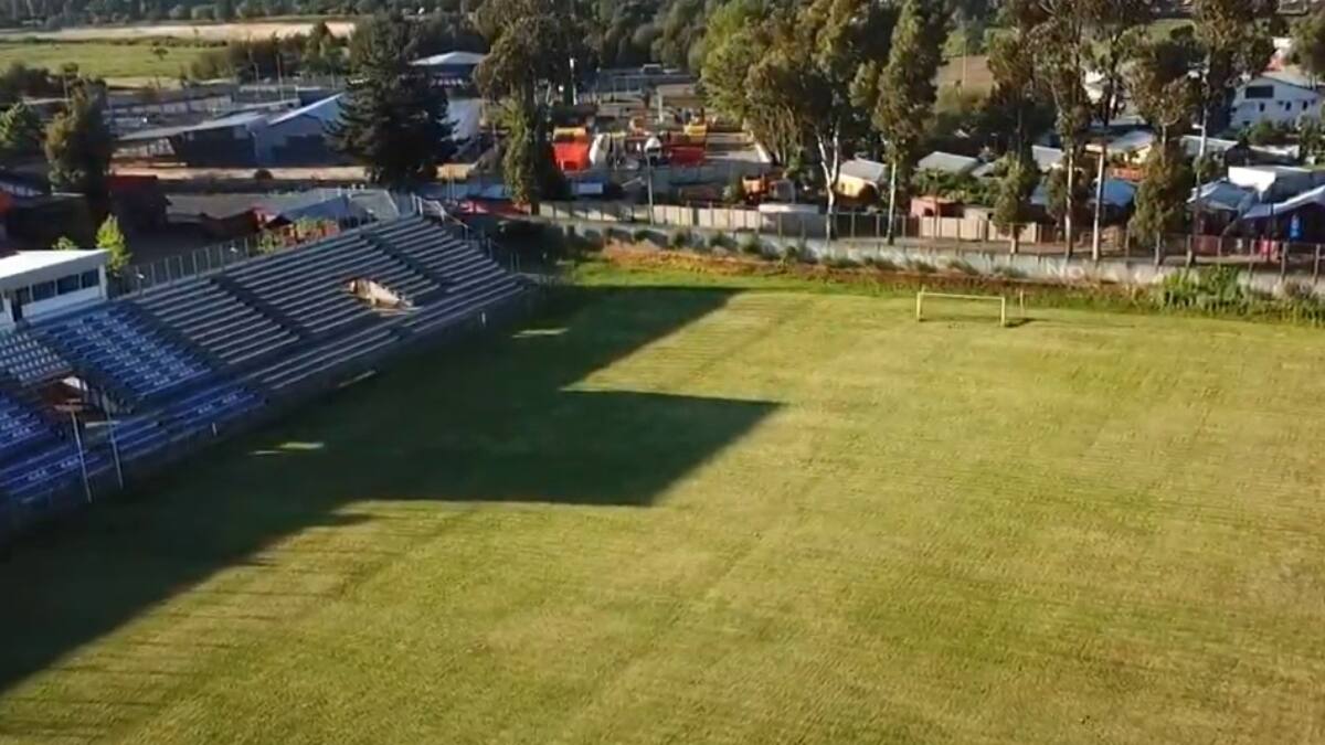Deteriorado y abandonado: así luce estadio del fútbol chileno con 17 años sin partidos profesionales