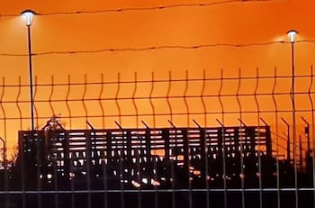 Dantesco: incendio fuera de control arrasa con estadio en La Araucanía