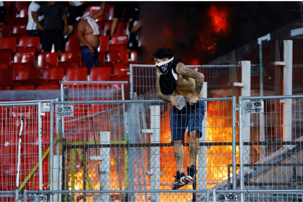 Los desórdenes impidieron que se realizara con normalidad la Supercopa del Fútbol Chileno. Fotos: Agencia Aton.