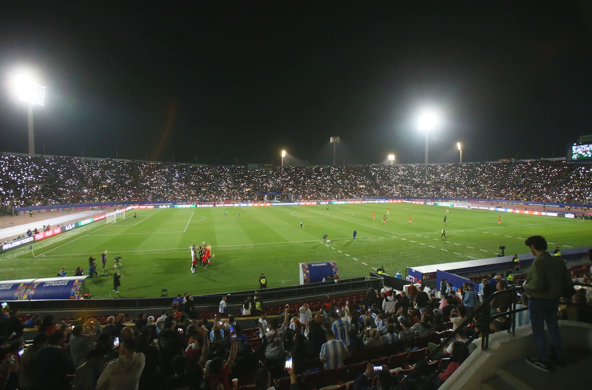 Columna de Juan Cristóbal Guarello: Mundos opuestos