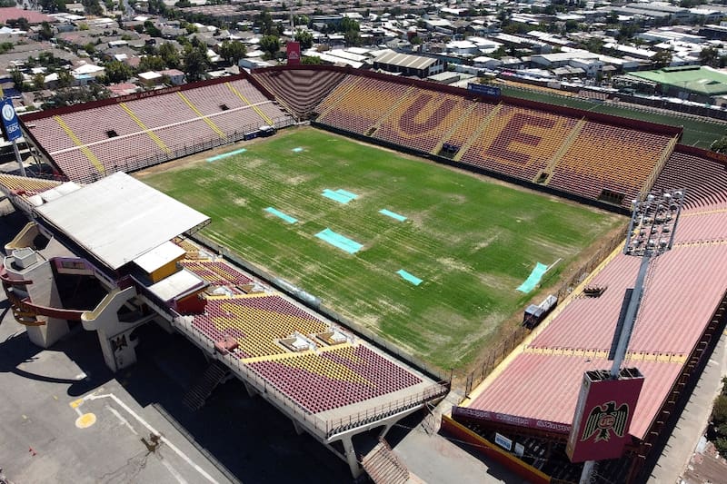 Los problemas de la Catedral del Fútbol Chileno.