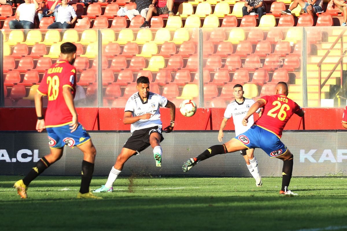 Unión Española vs Colo Colo, con las tribunas semi vacías.