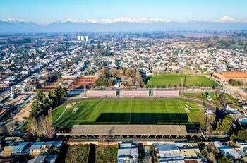 Exmundialista con La Roja quiere remodelar un olvidado estadio del fútbol chileno