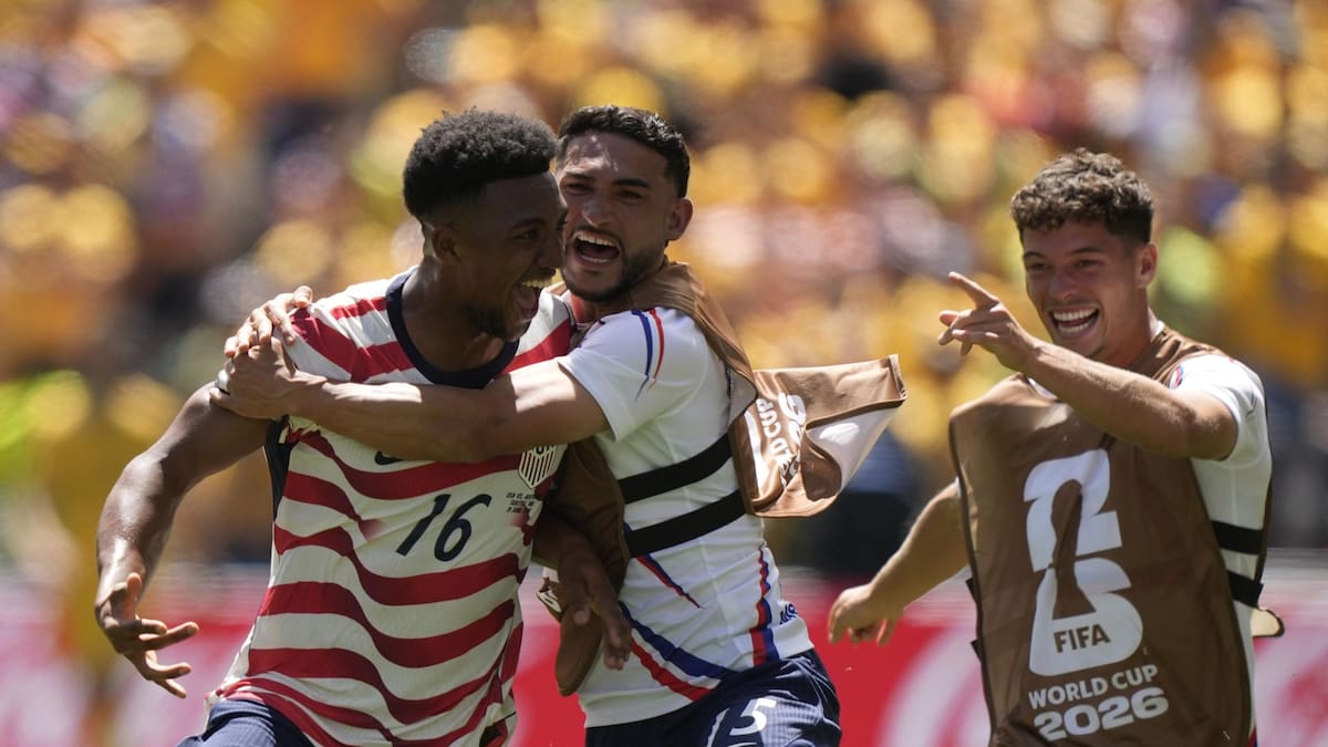 Estados Unidos, a paso firme: vence a Australia y clasifica a 16avos de final de su Mundial