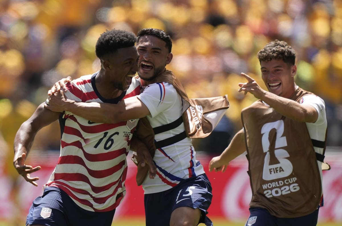 Estados Unidos, a paso firme: vence a Australia y clasifica a 16avos de final de su Mundial