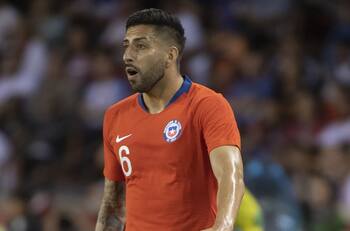 Mónaco oficializó fichaje del defensa chileno Guillermo Maripán