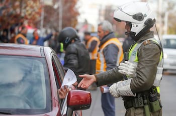 Multas de hasta $200.000: Conductores que ignoren esta señal del tránsito serán sancionados