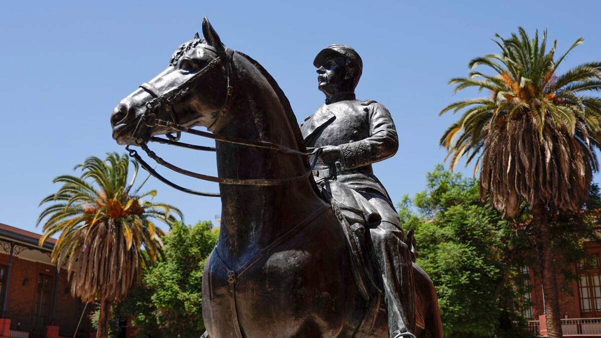 Plaza Baquedano tendrá nuevo rostro: esta es la emblemática figura chilena que reemplazaría la anterior estatua