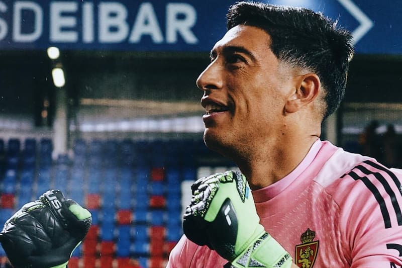 El portero argentino está negociando con Blanco y Negro su posible llegada a Colo Colo. Foto: Real Zaragoza.