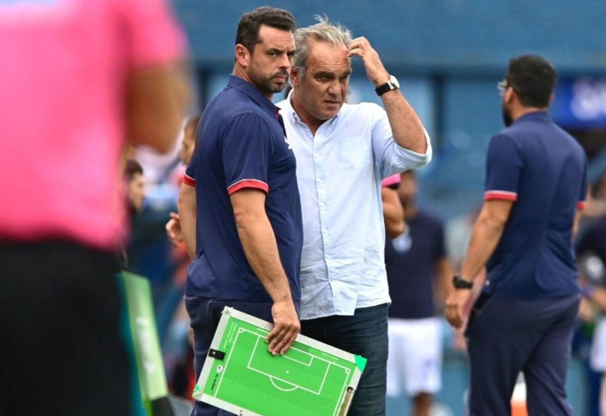 Fue ayudante técnico de Martín Lasarte en Nacional de Uruguay.