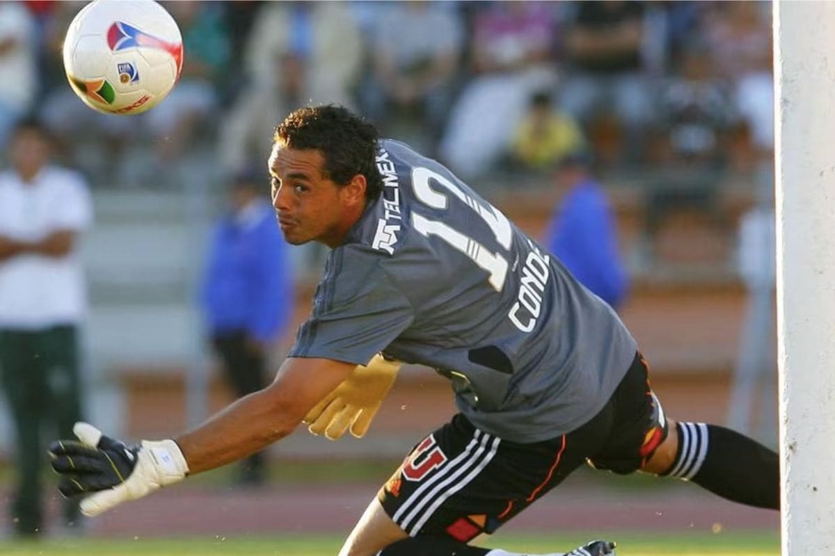 Jugó 26 partidos en Universidad de Chile.