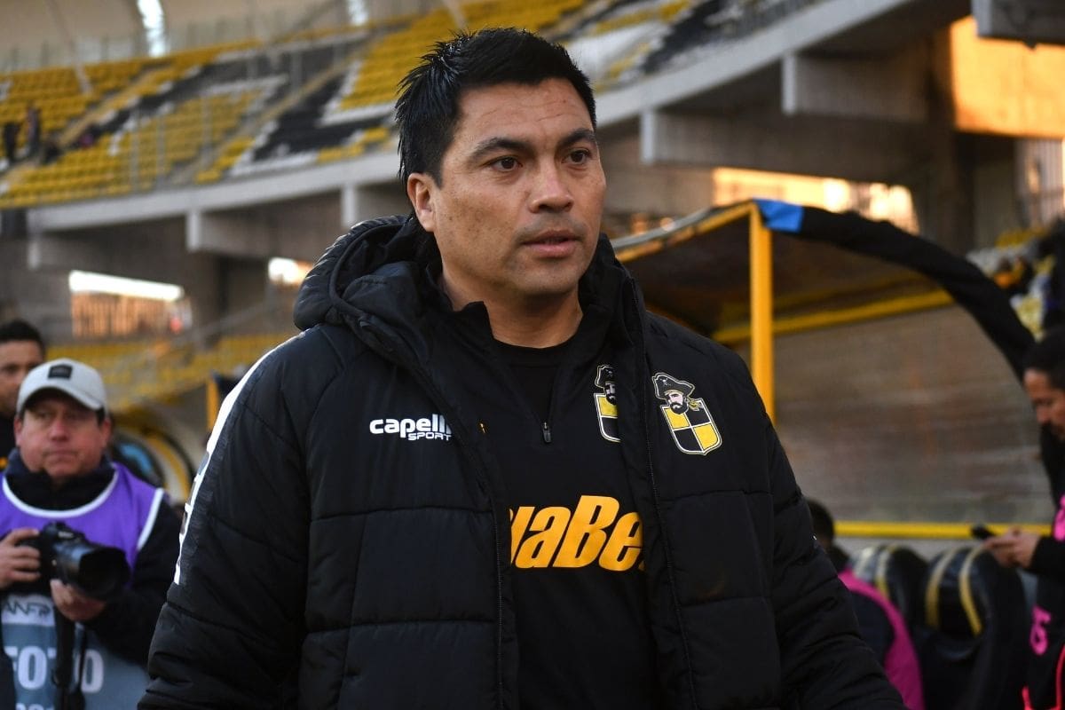 El entrenador que llevó a Coquimbo Unido a su primer título de Primera División es el invitado de la semana en Área Técnica. Foto: Agencia Aton.