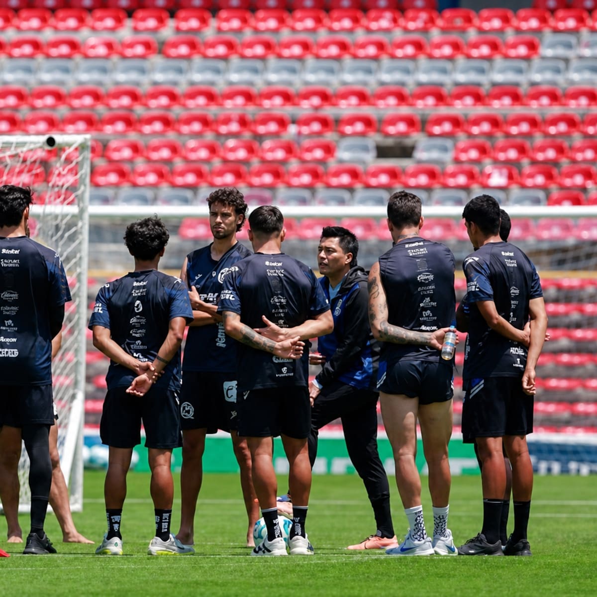 Esteban González golpea la mesa en el Querétaro: 7 jugadores se van del club