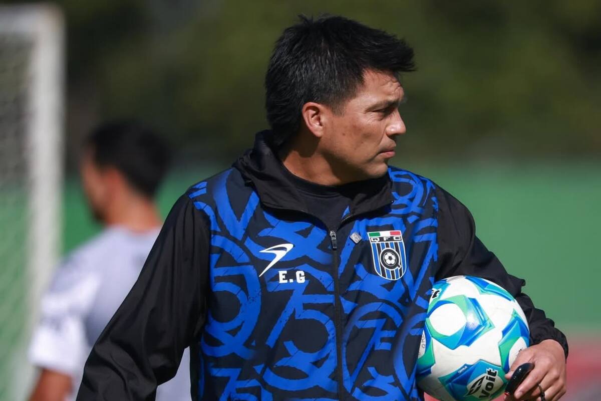 El chileno sigue sin ganar en México. Foto: Instagram Querétaro.
