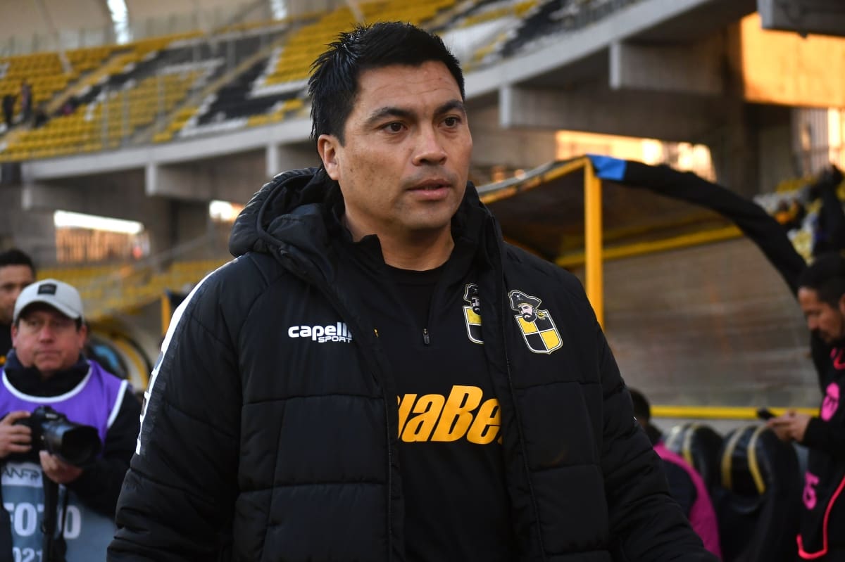 El técnico suma una oferta desde el fútbol mexicano. Foto: Aton.