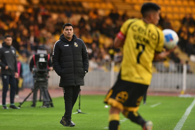 Para dirigir en el fútbol mexicano. Foto: Aton