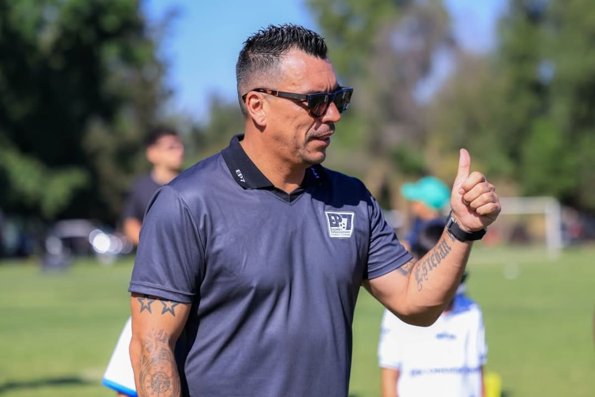 El goleador histórico obtuvo su primer triunfo como DT. Foto: @e.paredes7 en Instagram.