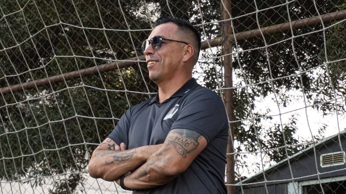 Esteban Paredes reprueba la llegada “para la galería” de Vozinha a Colo-Colo: “Ni siquiera le preguntaron al técnico”