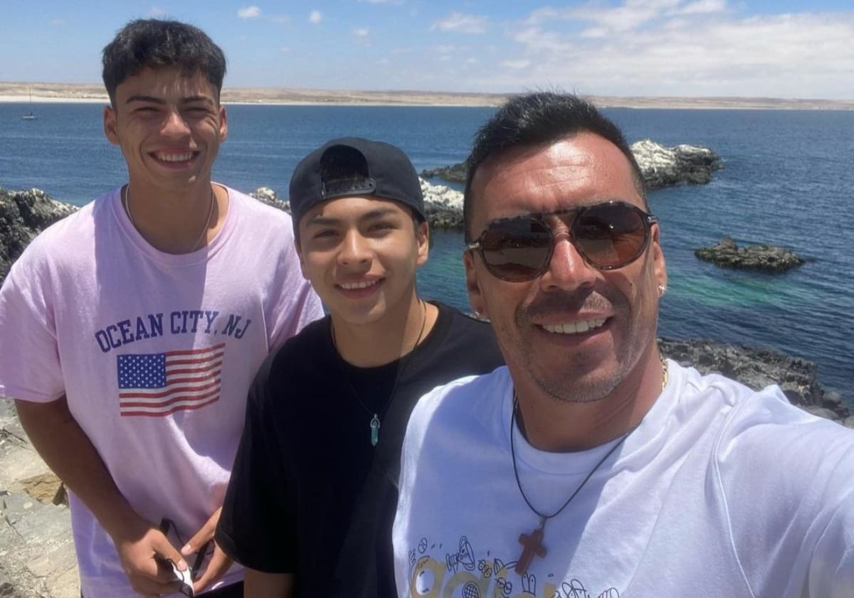 Esteban Paredes disfruta con sus hijos. Foto: Instagram Esteban Paredes