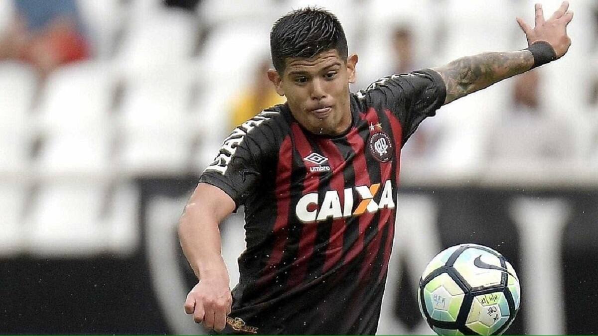 Fue campeón de Copa Sudamericana con Athletico Paranaense.