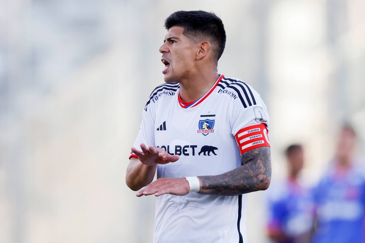 Esteban Pavez lleva la postura del plantel de Colo Colo.