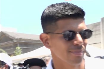 VIDEO | Entre pifias: así fue el tenso recibimiento a Esteban Pavez en homenaje a Francisco Chamaco Valdés