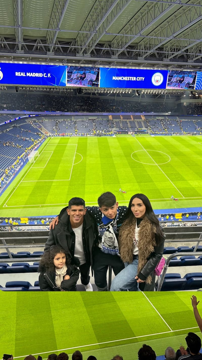 Empezó sus vacaciones en el Santiago Bernabéu viendo Champions League. Foto: Instagram