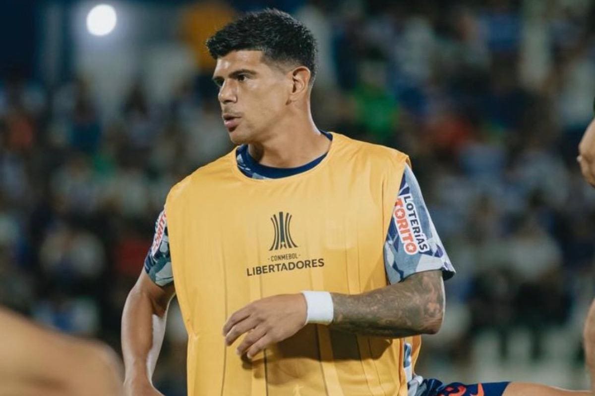 El mediocampista tuvo que ser reemplazado por una lesión en su primer partido con Alianza Lima. Foto: Alianza Lima