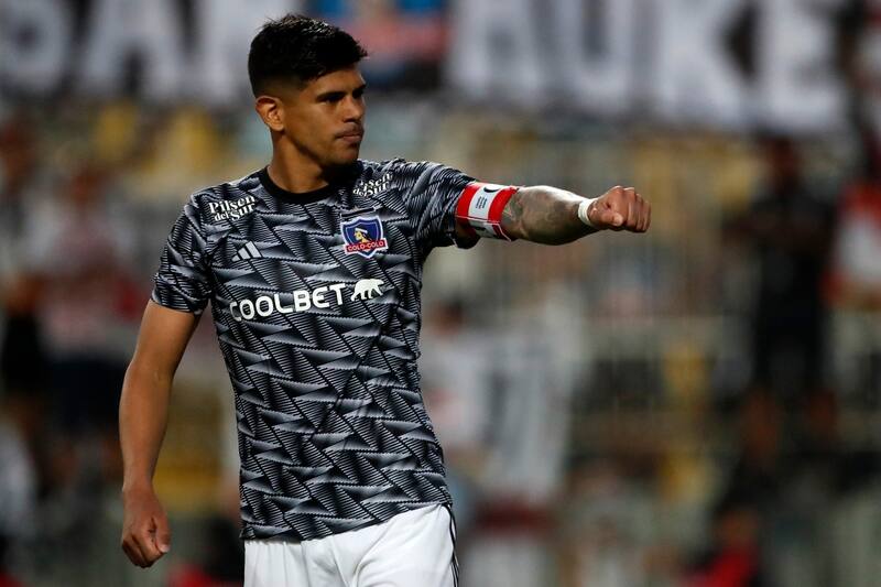 Esteban Pavez, mediocampista y capitán de Colo Colo. Foto: Agencia Aton.