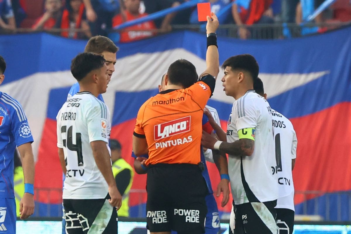 y el momento de su expulsión. Créditos: Photosports.