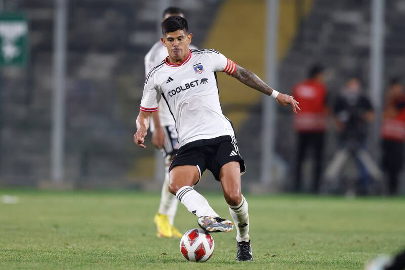 Esteban Pavez golpeó la mesa en Colo Colo previo al Superclásico. Foto: Agencia Aton.
