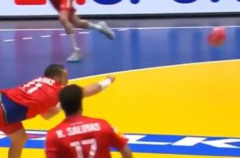 VIDEO | Quedaron locos: Esteban Salinas se lució con este golazo en el Mundial de Balonmano