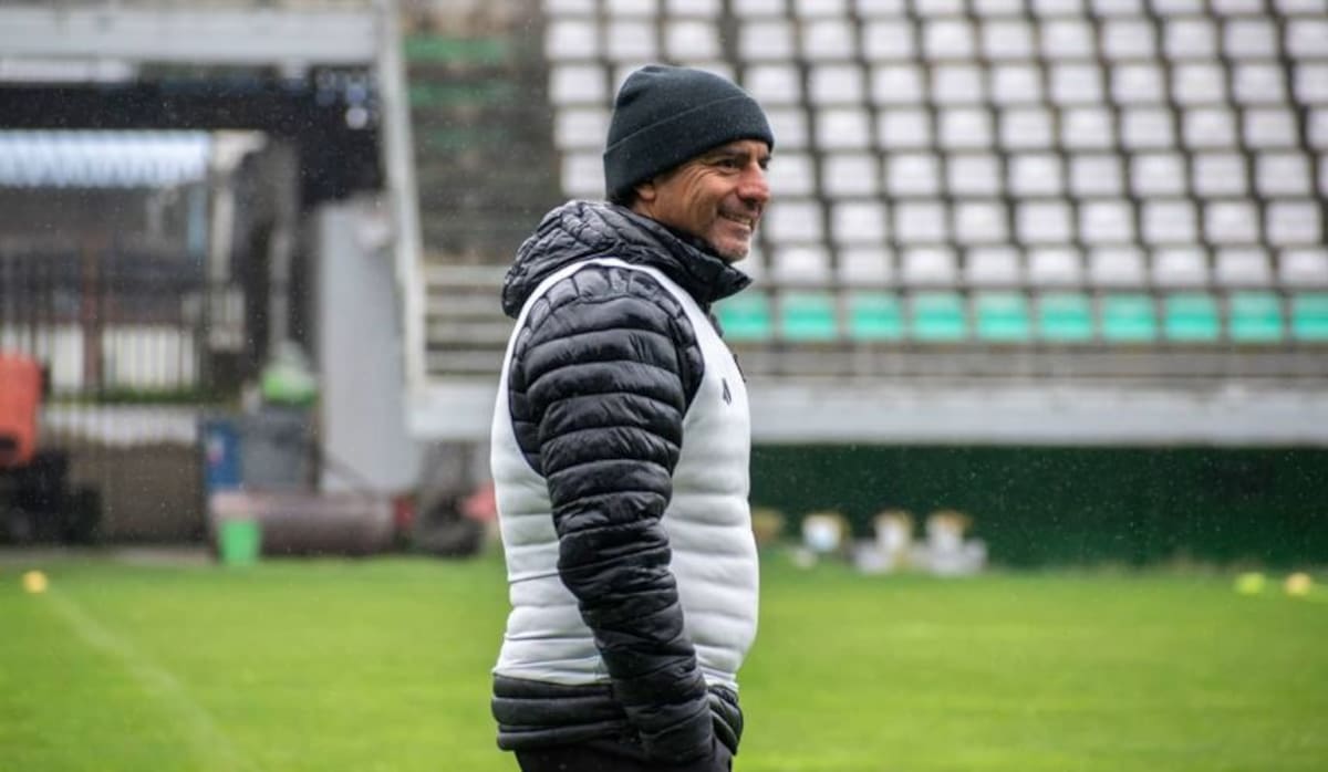 Esteban Valencia, director técnico de Deportes Temuco, se jugará el todo por el todo en su visita a Barnechea.