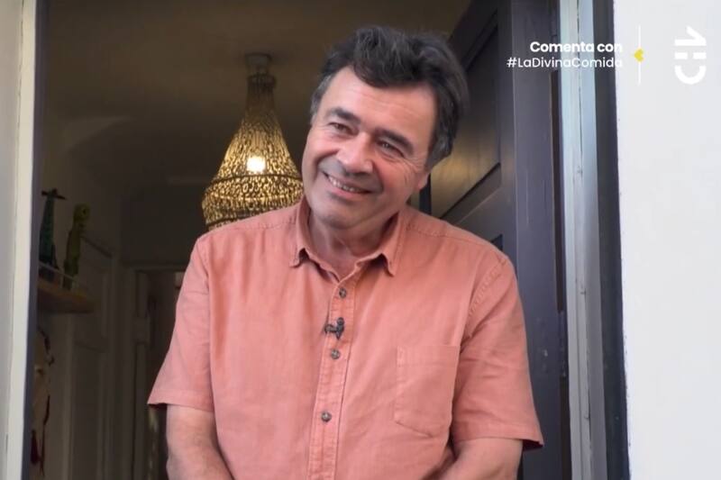 Esteban Valenzuela mantiene una particular decoración en su casa en Machalí.