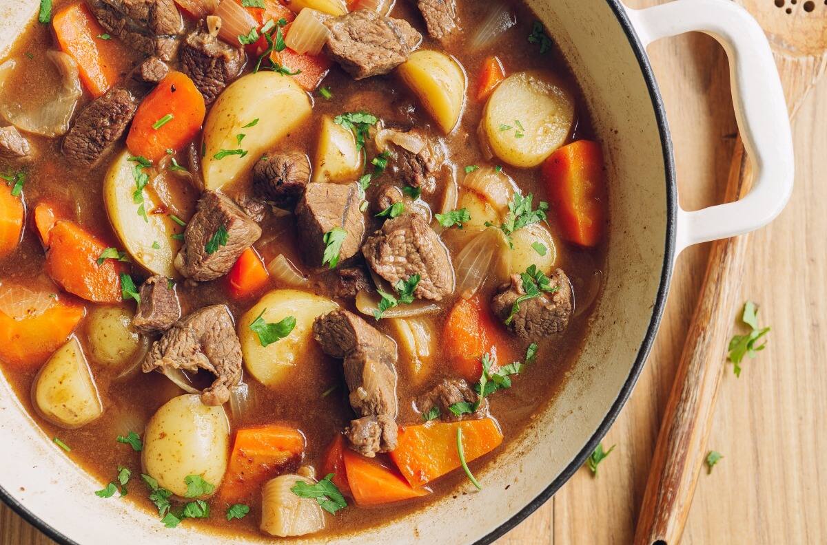 Receta de estofado de carne: Aprende a hacer un clásico de la cocina chilena ideal para el frío