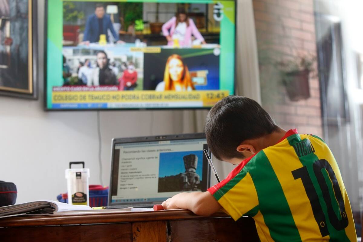 Santiago, 27 de abril de 2020
Finalizaron las vacaciones de invierno para los estudiantes de ensenanza basica y media que se adelantaron entre el 13 y 24 de este mes. Sin embargo, las clases seran solo virtuales hasta que las autoridades definan la fecha definitiva del retorno presencial a las aulas.
Andres Pina/Aton Chile
