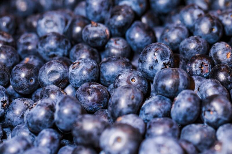 Revelan que una fruta podría apoyar la prevención de infecciones urinarias.