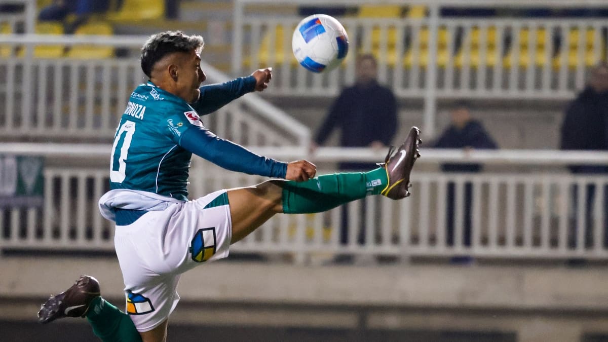 Fue figura en Primera B y debe volver a Colo Colo, pero lo ven fuera: “Estamos conversando”