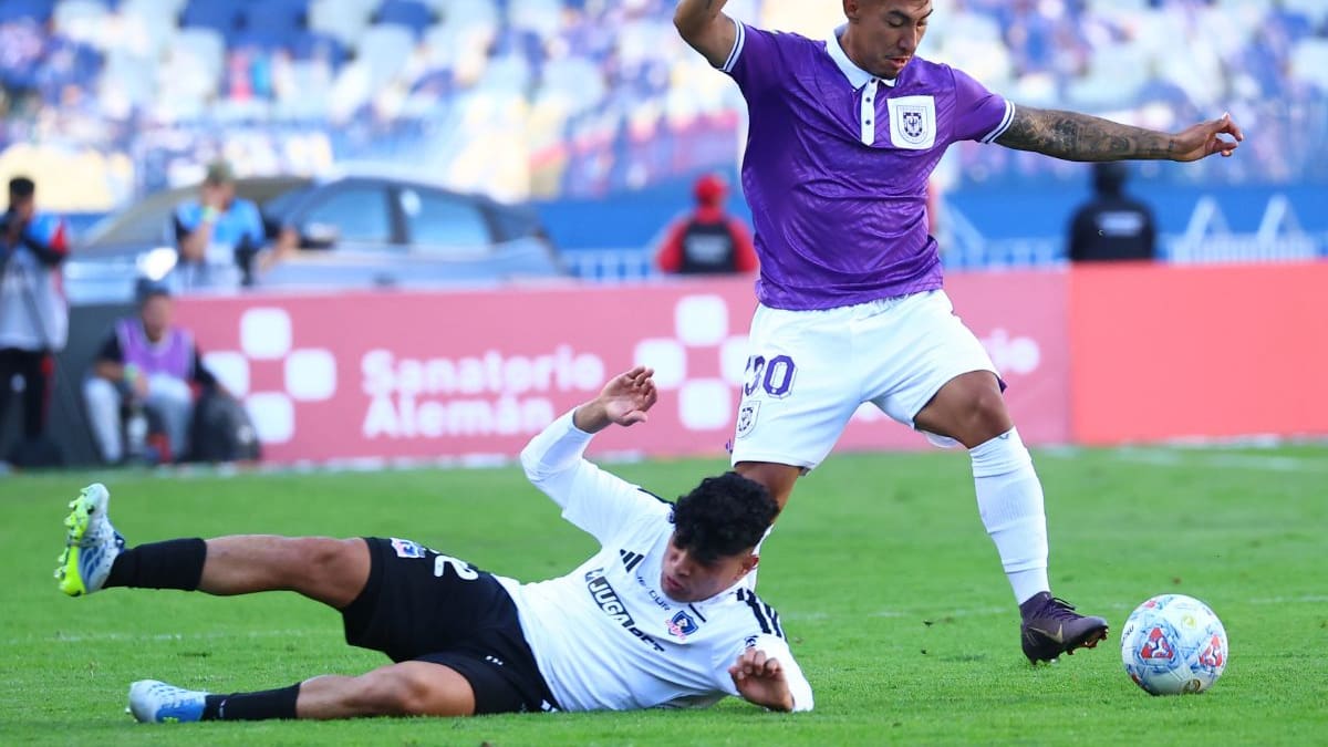 Tiene contrato hasta 2027 en Colo-Colo y tres clubes de Primera B buscan su fichaje