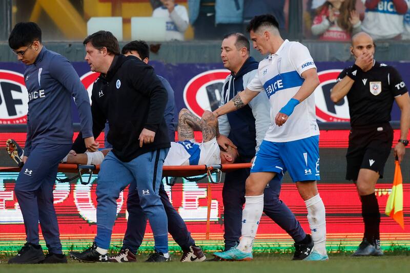 Eugenio Mena sufrió una grave lesión en el partid ante Ñublense en el Campeonato Nacional.