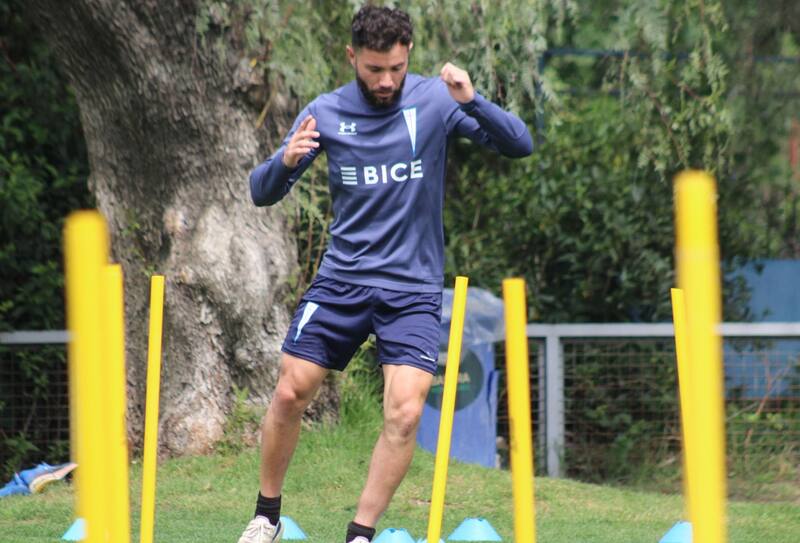 Eugenio Mena, jugador de la UC. Foto: Cruzados.