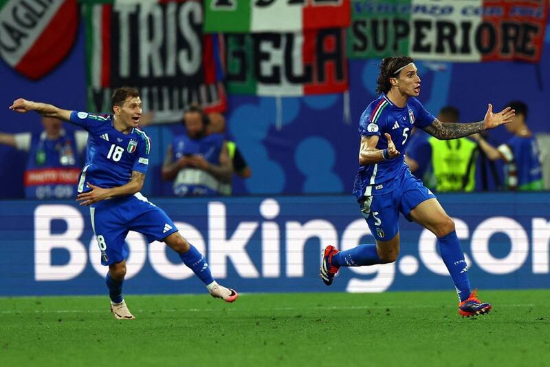 Italia consiguió su boleto a la siguiente ronda en la última pelota del partido. Foto: EFE.