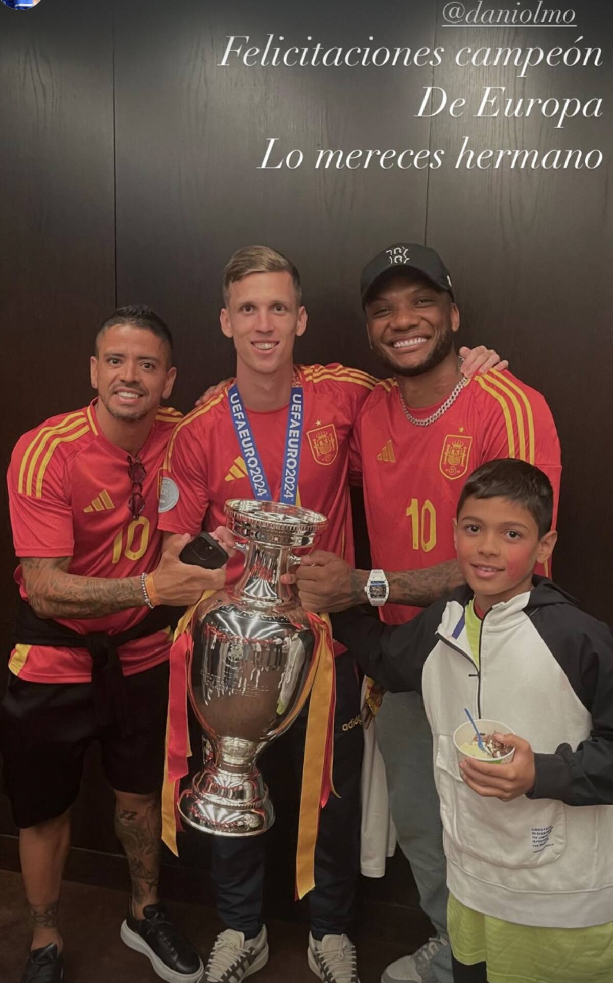 Junior Fernandes fue invitado a la celebración de la Eurocopa.