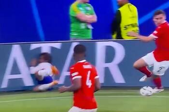 VIDEO | El impactante golpe que sufrió Griezmann en el debut de Francia en la Eurocopa