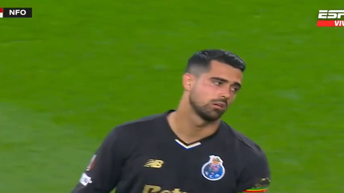 VIDEO | El mega blooper del año: insólito autogol en Europa League da la vuelta al mundo