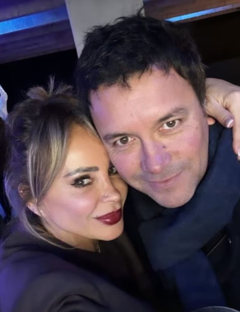 Eva Gómez con su amigo Carlos Becerra. Créditos: Instagram