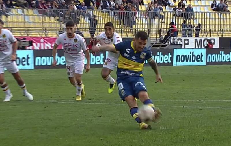 fue favorecido por un insólito penal. Foto: TNT Sports.