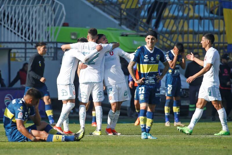 Everton cayó en los descuentos frente a Universidad de Chile. Foto: ATON