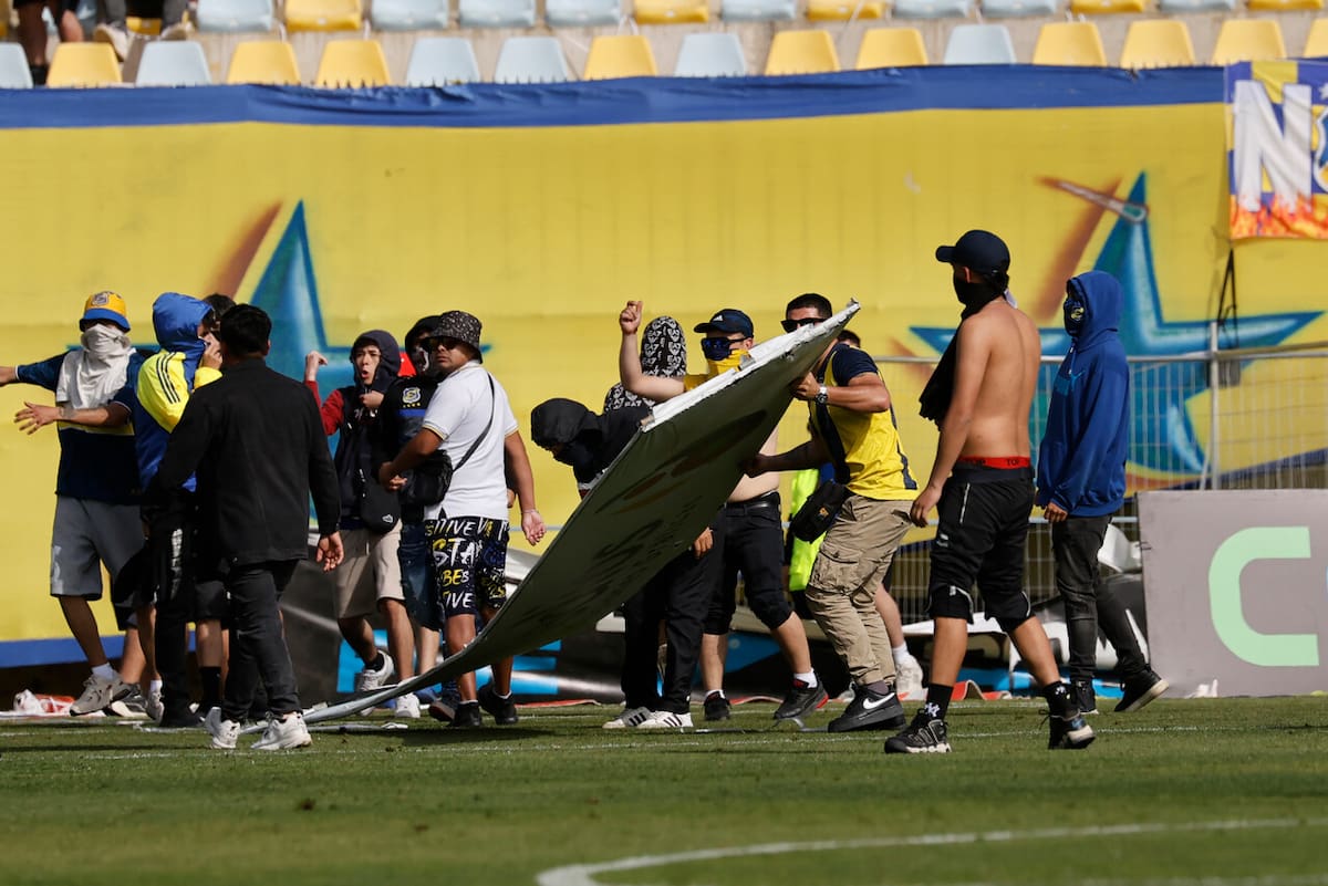 Anunció medidas tras los incidentes en el partido ante Universidad Católica. Foto: Agencia Aton.